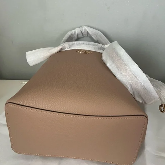 Coach Small Town Bucket Bag And Matching Wristlet - Picture 7 of 13